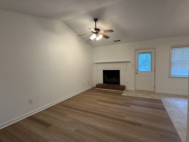 Building Photo - 409 Maplehurst Dr