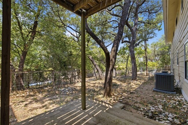 Building Photo - 10010 Wildflower Ln