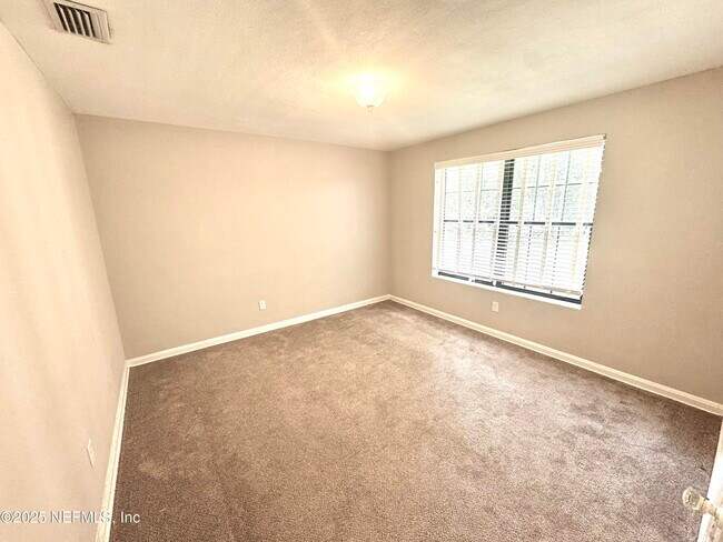Building Photo - 1692 E Holly Oaks Lake Rd