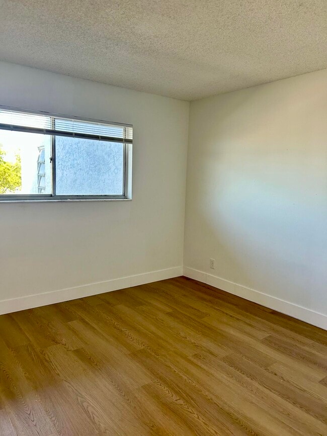 Building Photo - 8540 N Sherman Cir