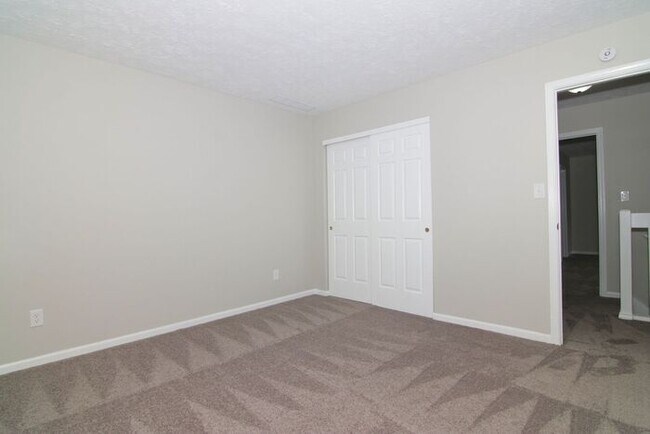 Building Photo - 2 Bedroom Condo