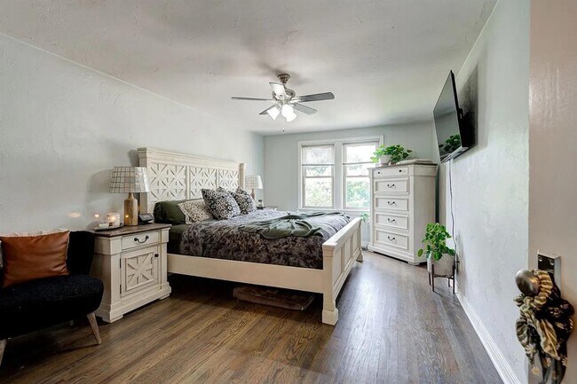 Building Photo - 3801 NW 25th St