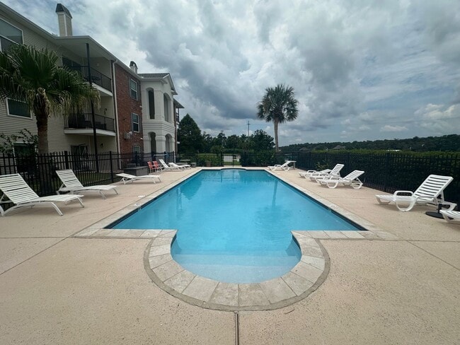 Building Photo - 12386 River Highlands Dr