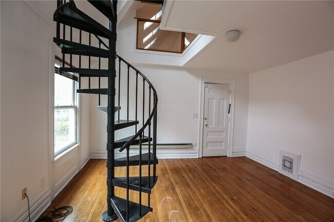 Building Photo - 11 Portsmouth Terrace