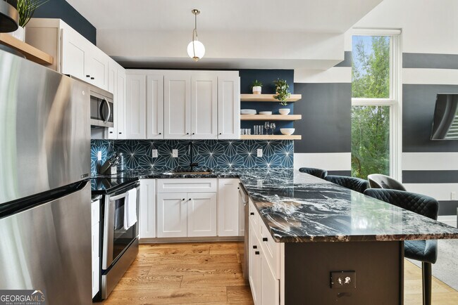 Building Photo - 208 12th St NE