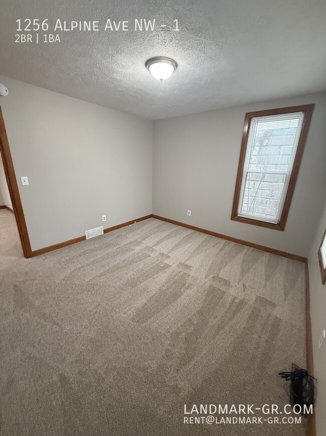 Building Photo - Spacious 2-Bed, 1-Bath – First Month $775 ...