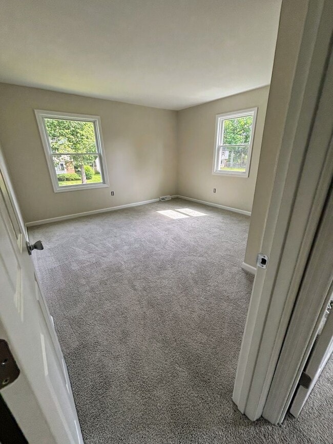 Building Photo - 5 Firethorn Ct