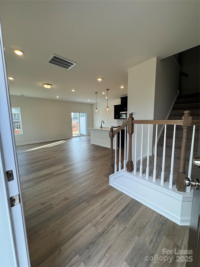 Building Photo - 757 Lock Haven Dr NW