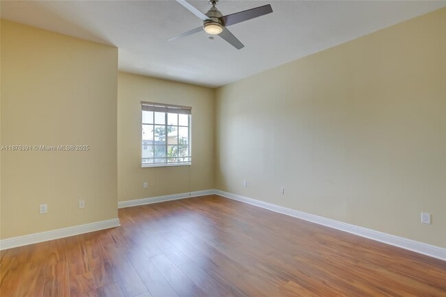 Building Photo - 406 SW 14th Ave