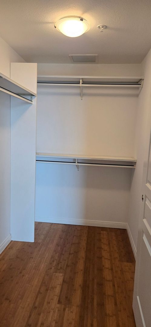 Building Photo - Modern 2 Bed, 2 Bath Condo in the Heart of...