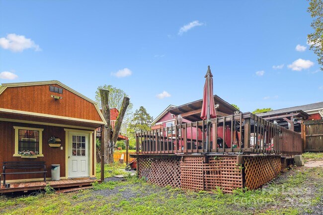 Building Photo - 6800 Deanwood Pl