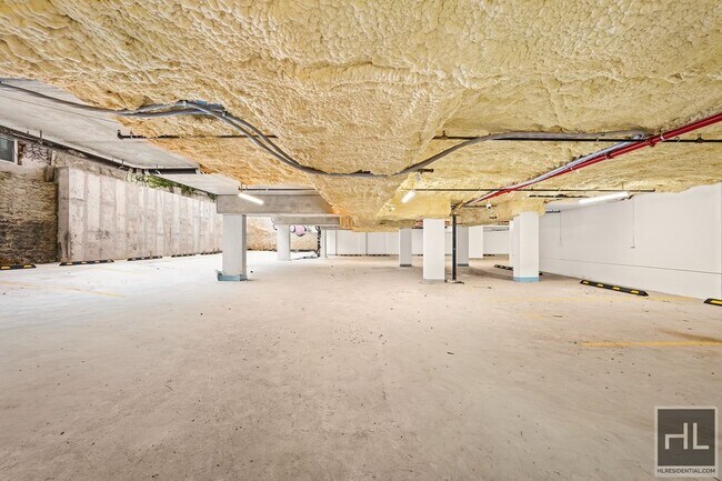 Building Photo - BRUCKNER BOULEVARD