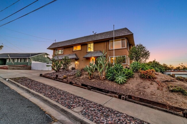 Building Photo - 4 Bedrooms, 3 Bathroom, Two Story Home With Pool