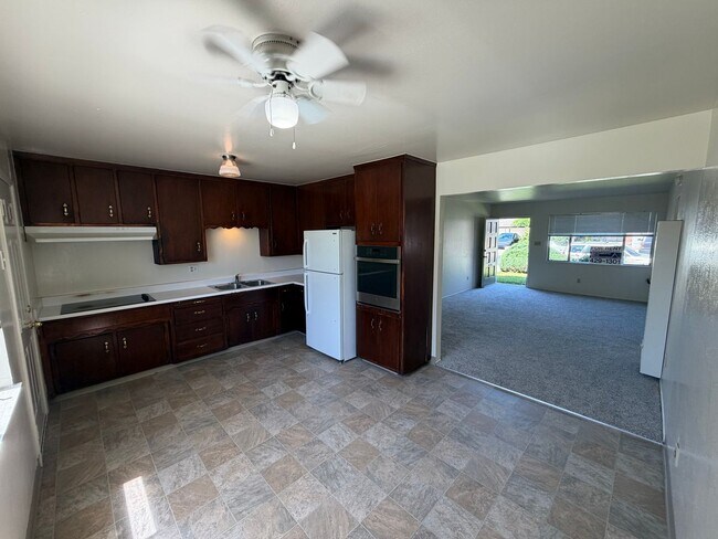 Building Photo - 2832 Sweet Way