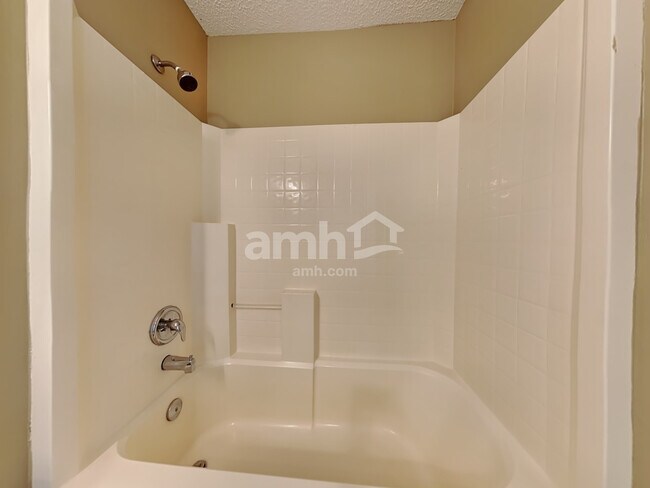 Building Photo - 2143 Featherwood Dr W