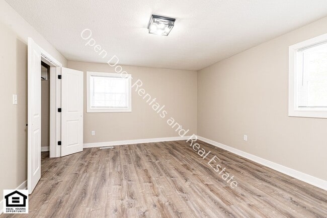 Building Photo - 4 bedroom home now available! ***MOVE IN RENT SPECIAL $500 OFF FIRST MONTH'S RENT!!!***