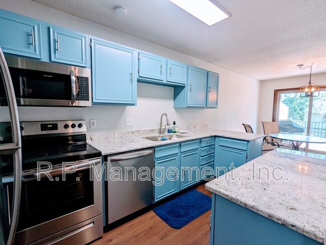 Building Photo - 4118 Sylvia Ln S