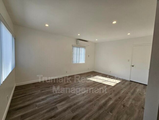 Building Photo - 2936 Honolulu Ave