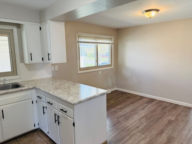 Building Photo - Dog Friendly 4 Bedroom - Billings West End