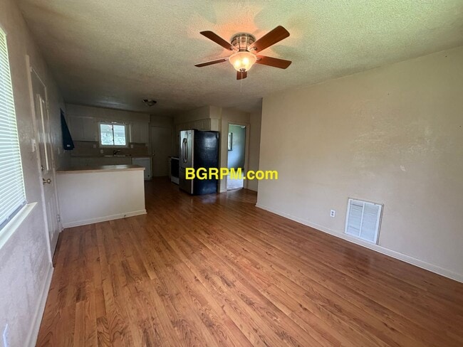 Building Photo - 2 BD 1 BA House