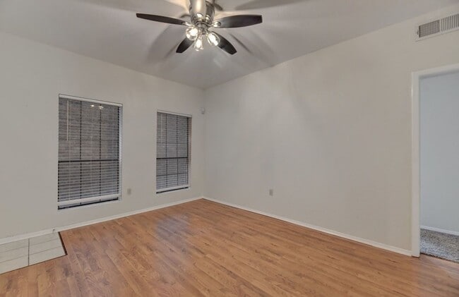 Building Photo - 2801 Rio Grande St