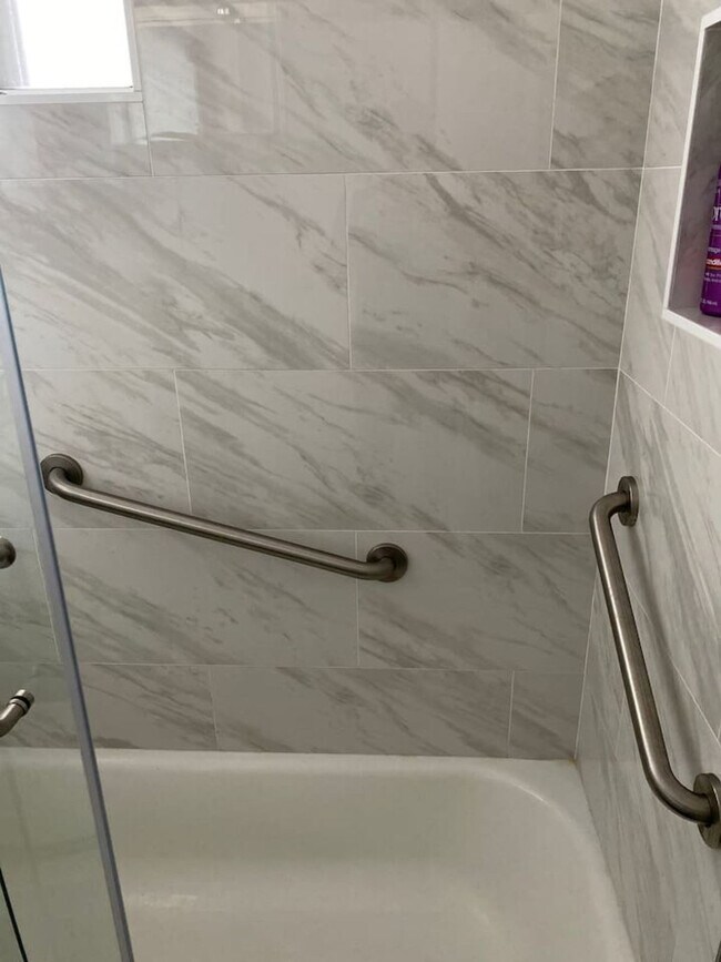 Building Photo - 910 S Lincoln Ave