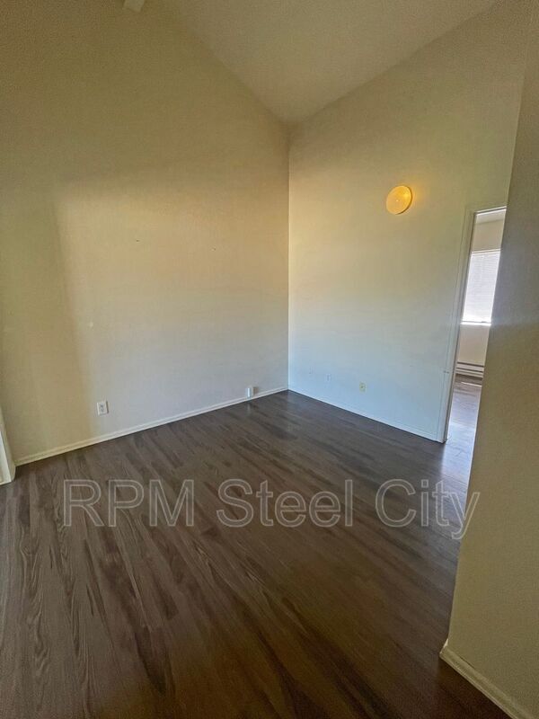 Building Photo - 1717 Oakshire Ln