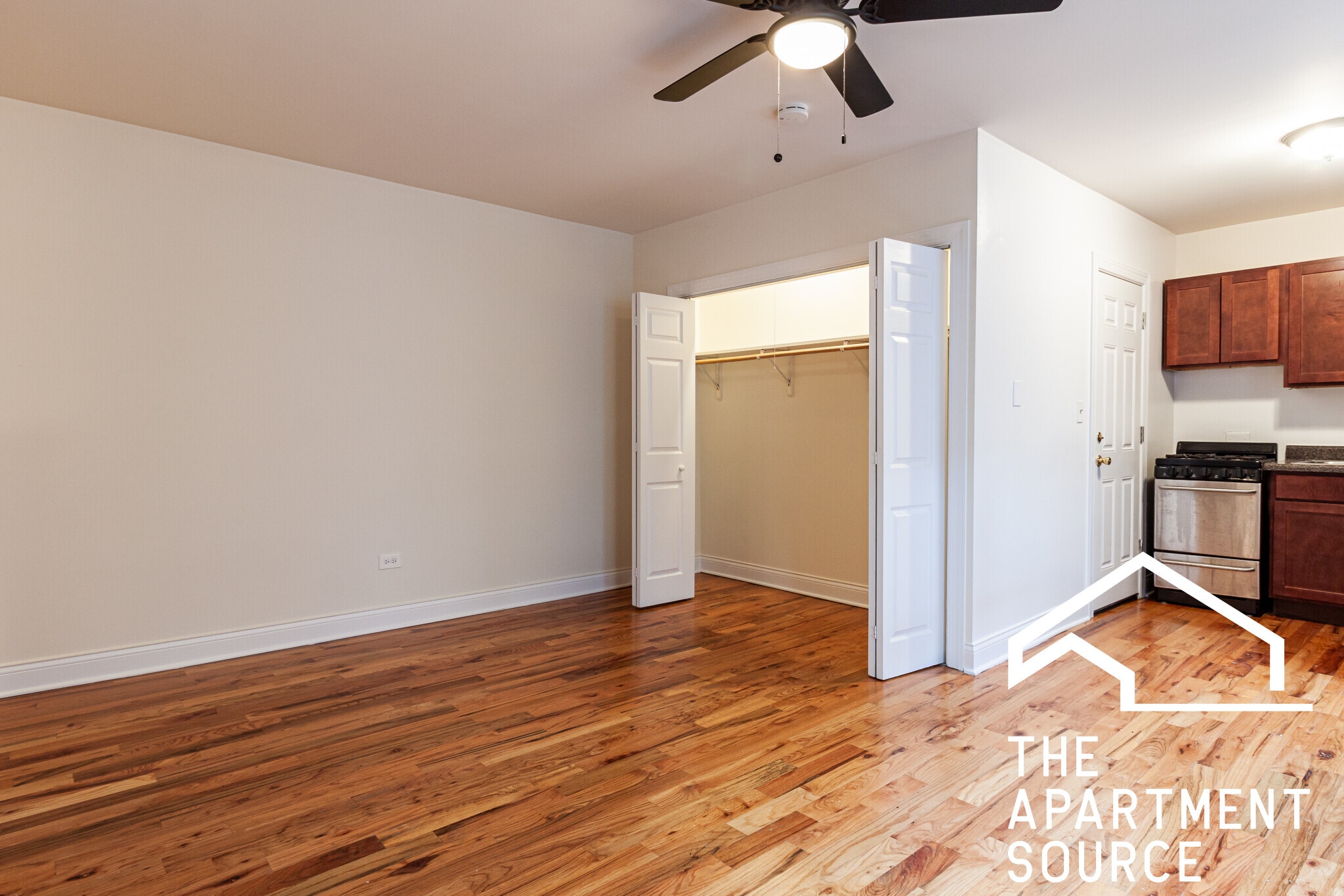 Building Photo - 809 W Cornelia Ave