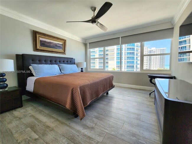 Building Photo - 3505 S Ocean Dr