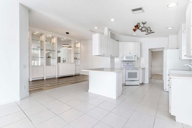 Building Photo - 8270 Eleuthera Ln