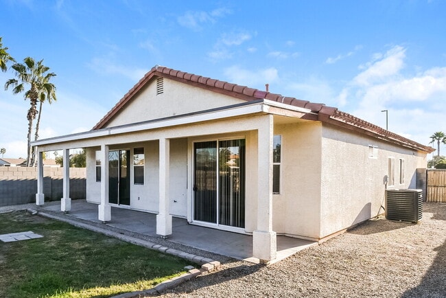 Building Photo - 2730 E Calle Del Norte Dr