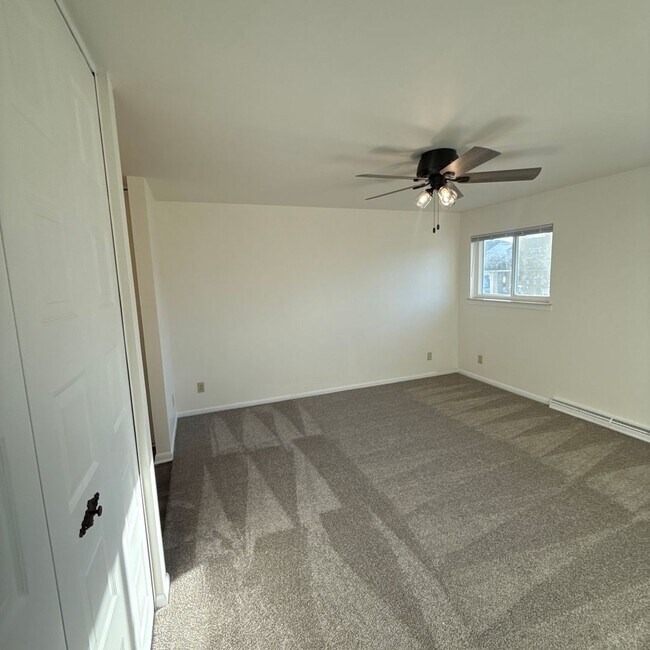 Building Photo - 2239-2239 N Thompson Rd