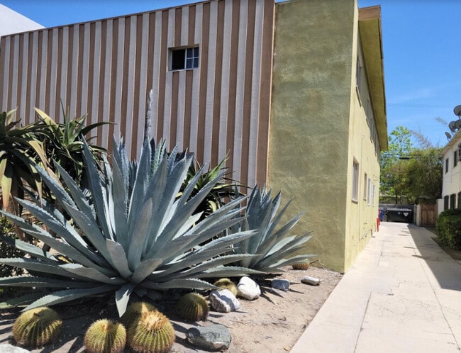 Building Photo - 1536 S Orange Grove Ave