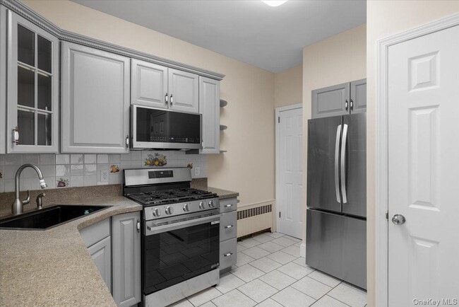 Building Photo - 78 Violet Ave