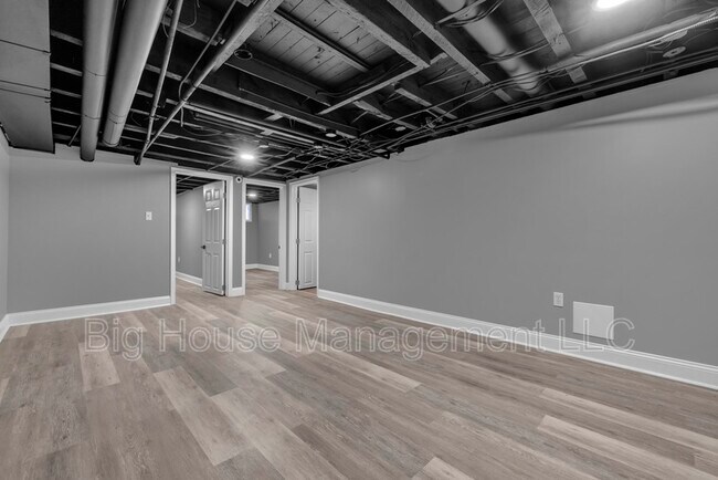 Building Photo - 1725 Hollins St