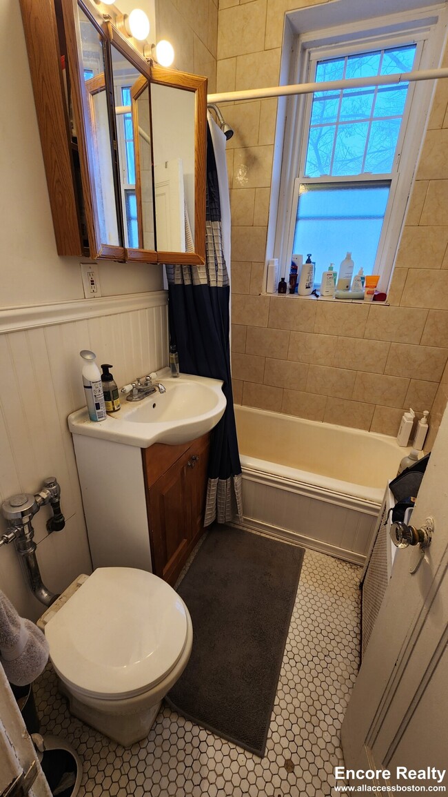 Building Photo - 2001 Commonwealth Ave