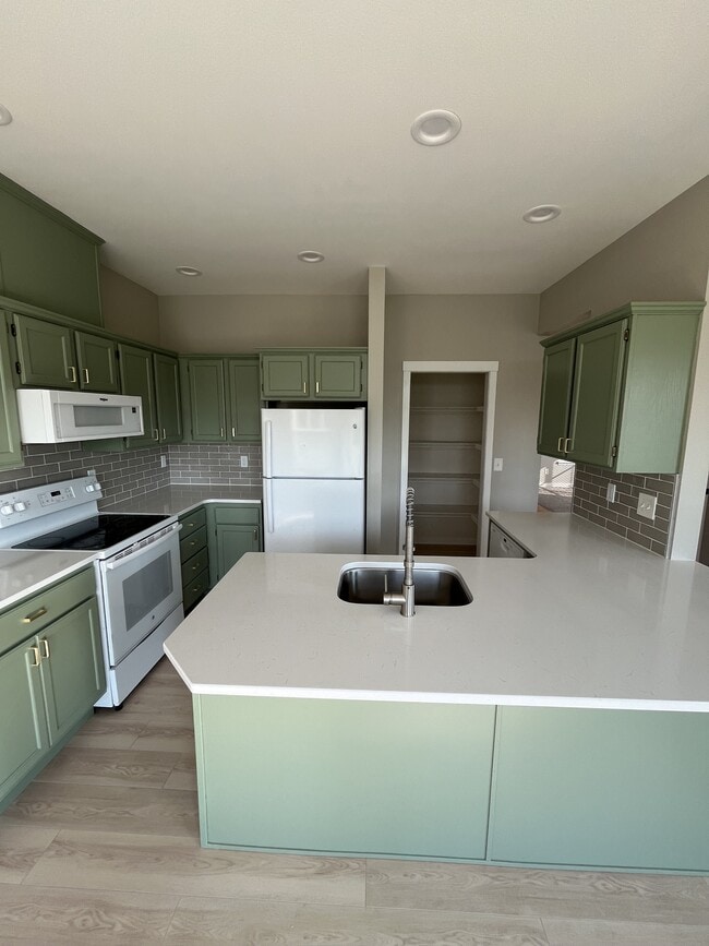 Building Photo - 1341 Colony Ct