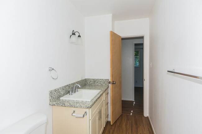 Building Photo - 98-858 Iho Place Unit #B