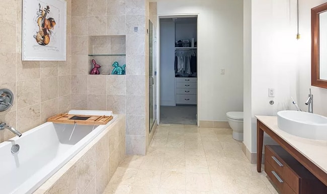 Building Photo - 2200 Victory Ave