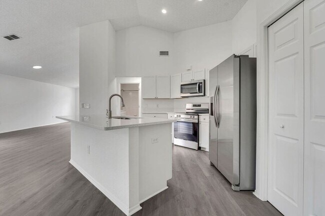 Building Photo - 529 Terranova Cir