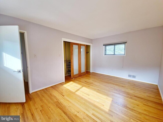 Building Photo - 8 Gruenther Ct