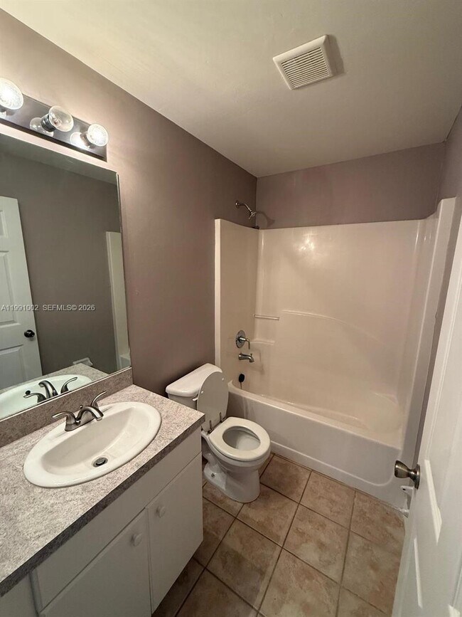 Building Photo - 4412-4426 26th St SW