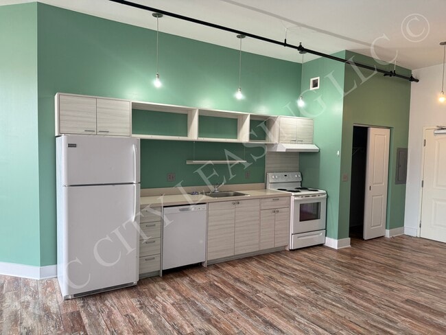 155 Saint Paul #404 Kitchen - Hive@155 and Hive Andrews