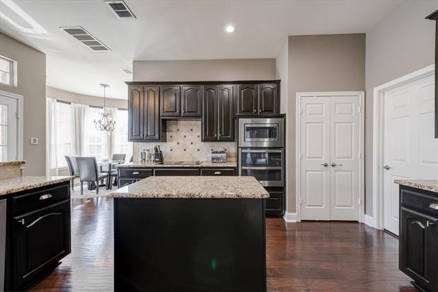 Building Photo - 1804 Briaroaks Dr