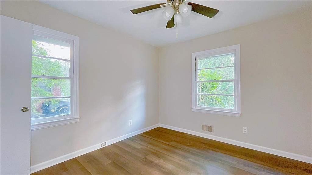 Building Photo - 2744 Fairlane Dr SE