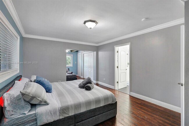 Building Photo - 1804 SW 102nd Ct