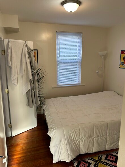 Building Photo - 3005 Huntingdon Ave