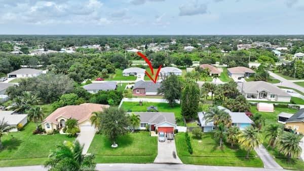 Building Photo - 1530 SW Escobar Ln