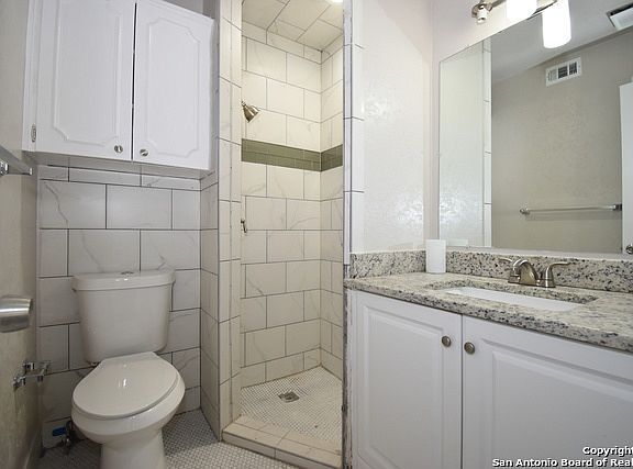 main bathroom - 168 Barilla Plz