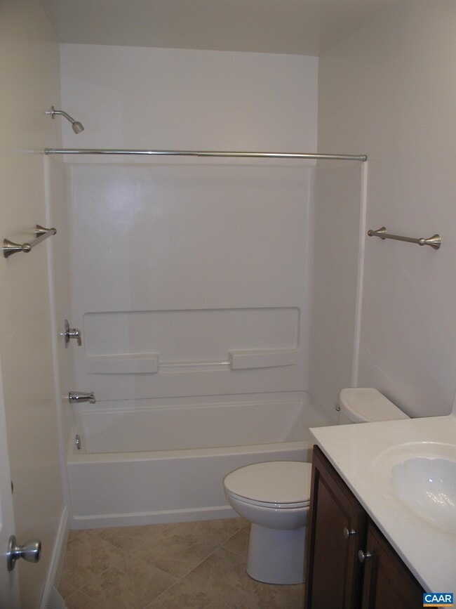 Building Photo - 128 Longwood Dr